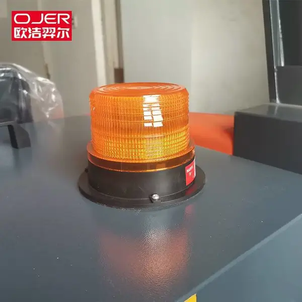 OJER 欧洁羿尔 张家口扫地车M3 带顶棚 左右转向灯 警示灯 提醒后方人员工作安全