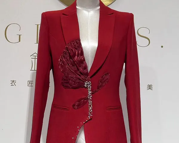新疆舞台服装租赁客服电话 服务为先 乌鲁木齐金缕舞美服饰文化供应