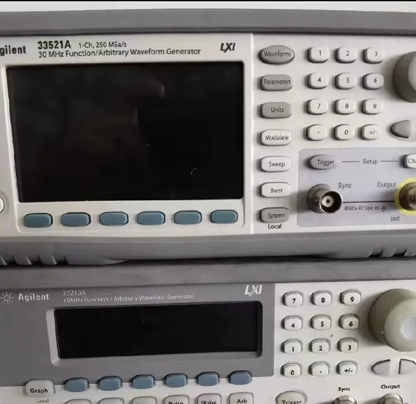 �Ϻ�������������������KEYSIGHT�ǵ�33521B2ͨ�������źŷ�����