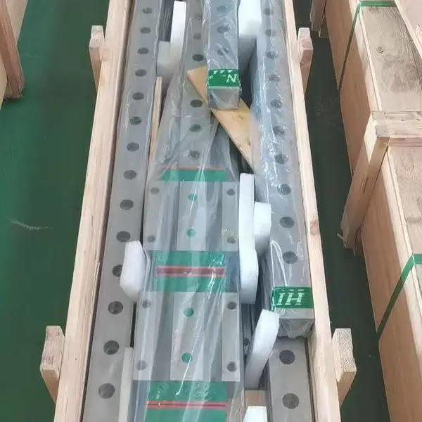 HIWIN滑块 RGW30CCP，导轨720 mm 用于自动检测设备