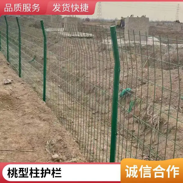 圈地护栏网 围栏网 高速防护网 三角折弯 加粗丝 养殖场圈地 耐用