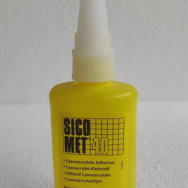 乐泰 SICOMET 40是低粘度、快固化氰基丙烯酸酯瞬干胶