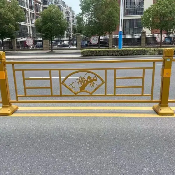 道路隔离护栏 人行道防护栏杆 市政交通围栏 马路中间栅栏工厂