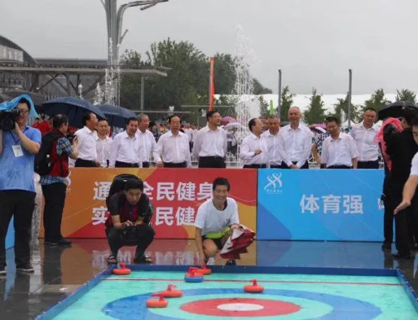 京津冀旱地冰壶赛道|旱地冰壶球红黄绿蓝厂家优惠价格 案例29