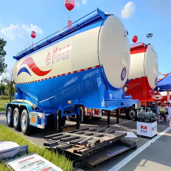 新疆水泥罐车 内蒙古散装水泥罐式半挂车 库存罐式罐车 梁山半挂车