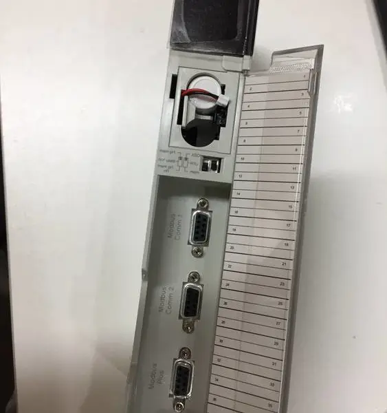140DRC83000模拟量输出模块Schneider/施耐德PLC昆腾