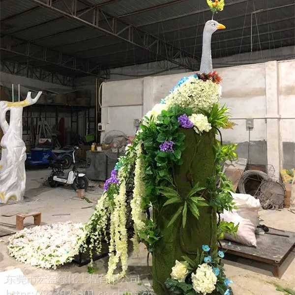 仿真花艺孔雀,造型美观,款式多样,颜色鲜艳,适合房地产公司开业,婚庆现场,酒店、餐厅、软装摆件。旅游
