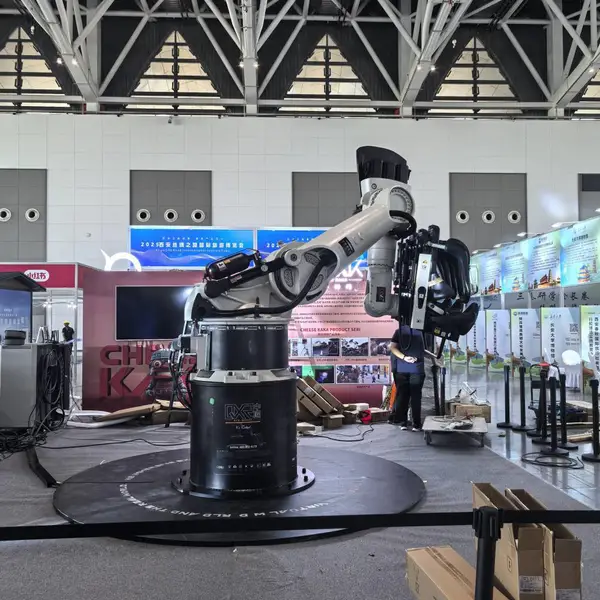 沉浸式VR娱乐机械臂大型游艺设备主题公园方案