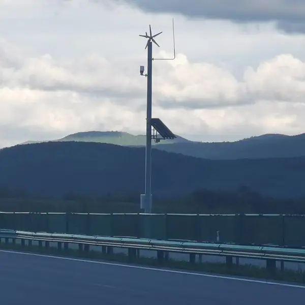 风光互补监控供电系统适用无电网 / 偏远地区场景