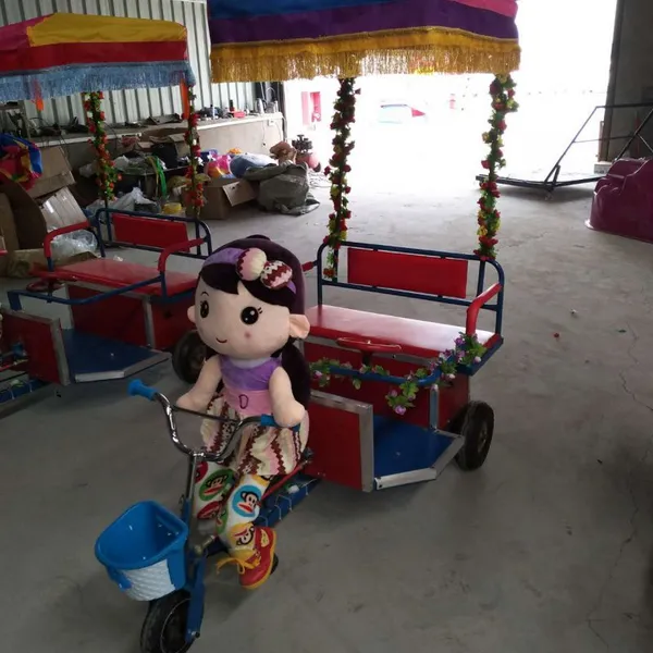 河南郑州广场毛绒电动机器人蹬车,第三代双人机器人拉车多少钱一台