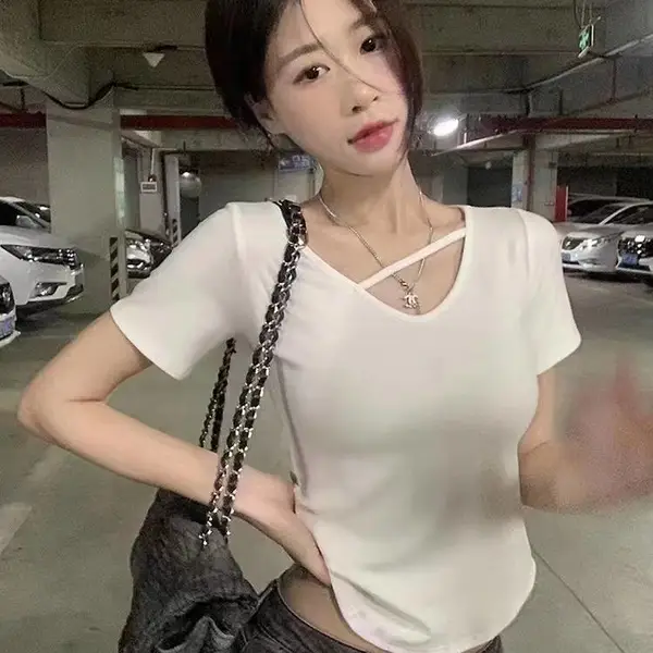 直播实体店摆地摊女装批发杂款衣服尾货品牌折扣女装货源 女装短袖T恤尾货