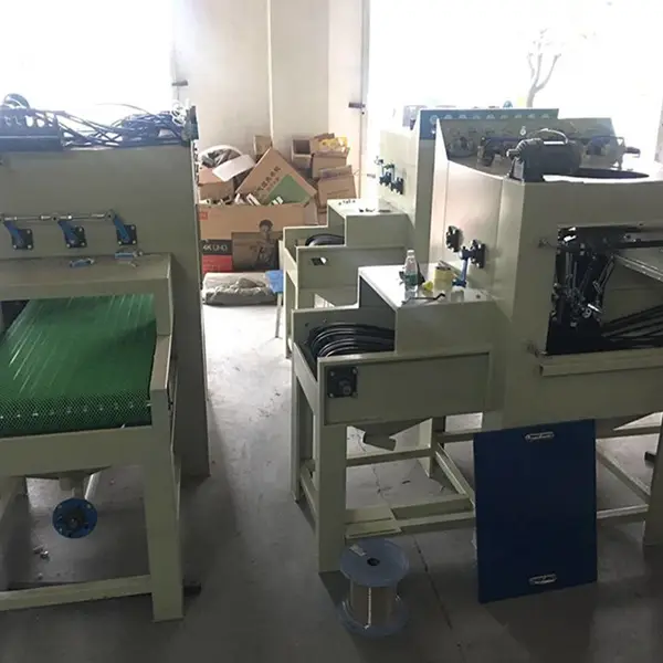 通过式自动喷砂机 吸顶灯亚克力面板表面磨砂效果 淮安喷砂机