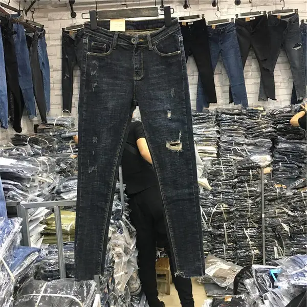 ��������С�ſ�Ů�ļ�������˰ڵ�̯�û�9Ԫ�ӿ�ţ�п���