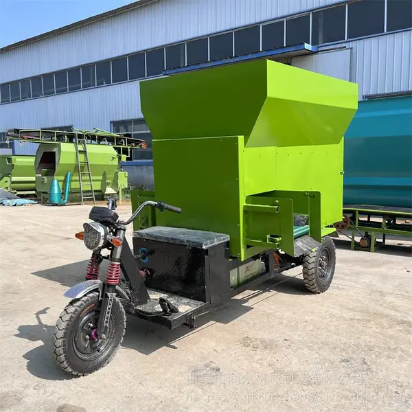 电动三轮撒料车 鹿场自动喂料车 养殖设备上料机