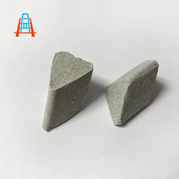 粗磨棕刚玉斜三角菱形石抛磨石抛磨块磨料厂家直供型号齐全
