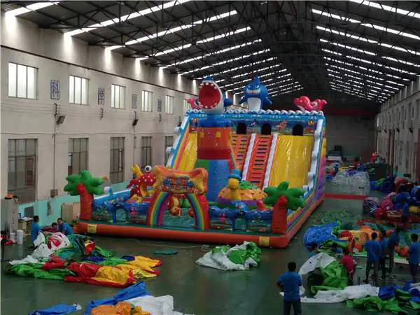 适合儿童玩耍的儿童游乐设备充气城堡大型玩具