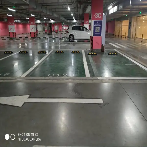南充公寓地下室混凝土地面装饰