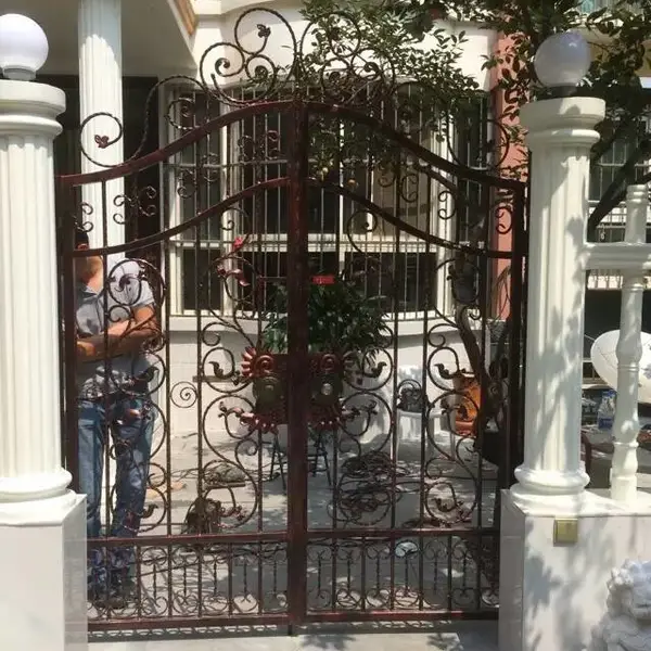唐山安装楼梯快速门大门护栏围墙唐结构楼梯安装卷帘门玻璃门不锈钢门