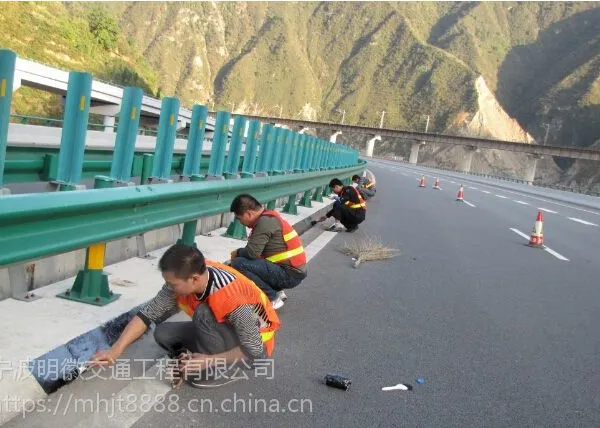 波形护栏工厂三波护栏两波护栏道路波形护栏乡村道路防护高速公路护栏可包安装
