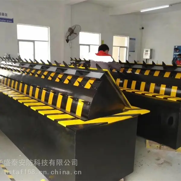 华盛泰监狱防恐路障机、液压升降重型翻版路障机、3-6米防恐路障机定制厂家