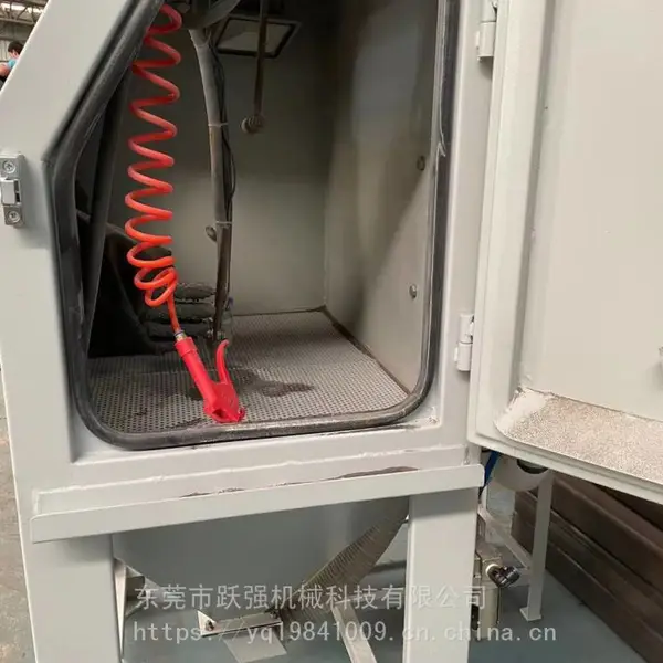 各类五金小型工件喷砂处理,YQ-9060A手动环保科学。