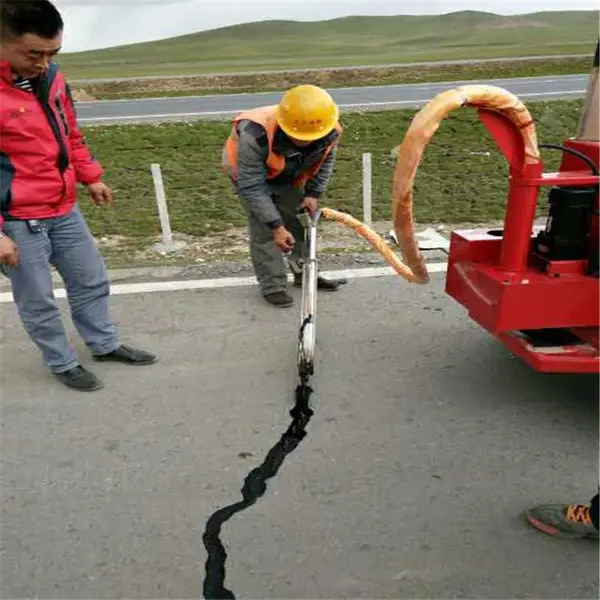 泰安道路沥青灌缝胶施工详细流程及性能