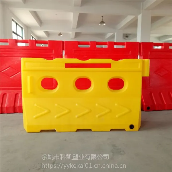 浅谈滚塑水马与吹塑水马性能区别