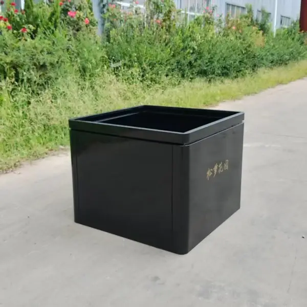厂家定制道路防护栏花箱 花盆 使用寿命长 可根据客户需求定制生产