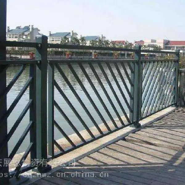 不锈钢复合管护栏 防撞隔离护栏 高速公路路口防撞护栏 钢管栏杆