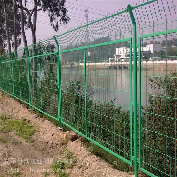 水库沟渠防护网围栏 公路框架护栏网 围山镀锌丝围网