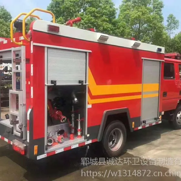 红色消防车 2吨东风消防车 灵活机动、通过性大