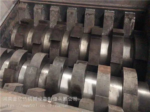 供应彩钢板破碎机安全操作-沈阳铁皮柜子破碎机安全操作