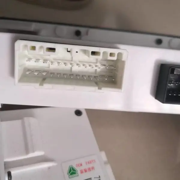 中国重汽豪沃T5G空调控制面板总成712W61942-0632重汽原厂配件