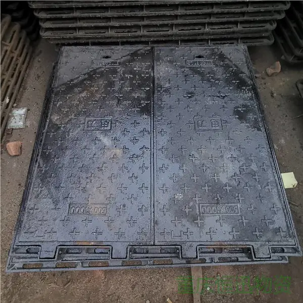 陵水铸铁井盖厂家 管道通用 Φ700x800 E600 承重70吨 使用寿命长 方铸铁井盖
