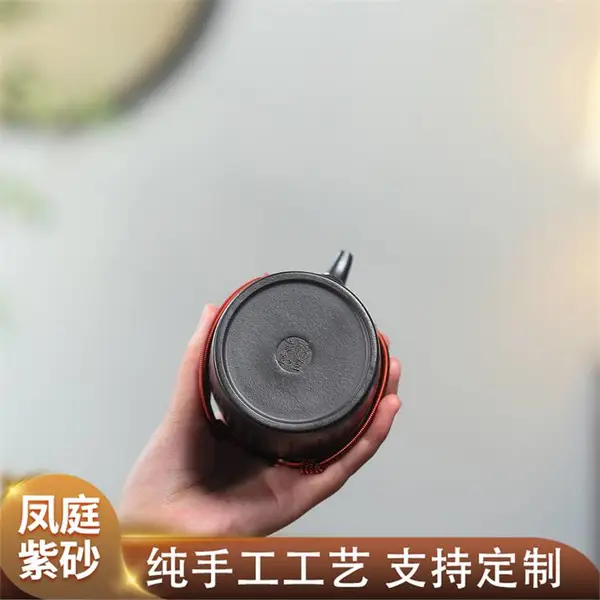提梁 紫砂壶原矿黑泥纹理清晰 底部打磨细腻 凤庭