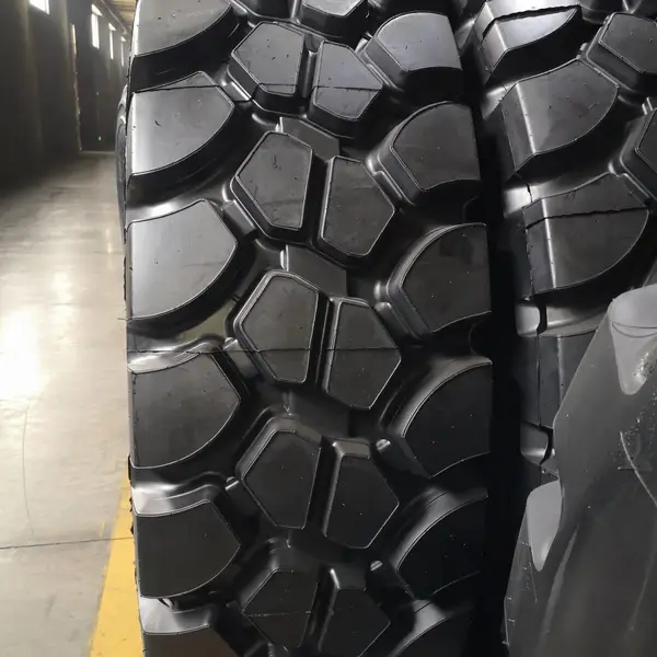 HILO华鲁、琥珀石18.00R33/21.00R35/24.00R35 B04S2 E-4 两星 TL 刚性自卸卡车 刚性卡车