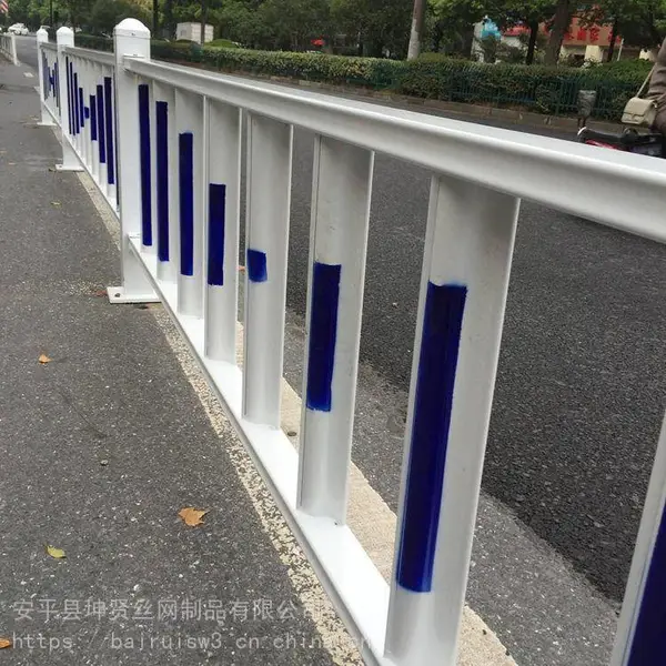 定制市政护栏厂家 道路护栏 坤贤丝网 道路交通护栏