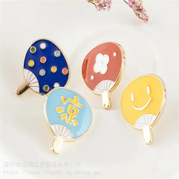 日韩系列新品蒲扇造型徽章夏季清凉扇子滴油胸针徽章包包配饰饰品