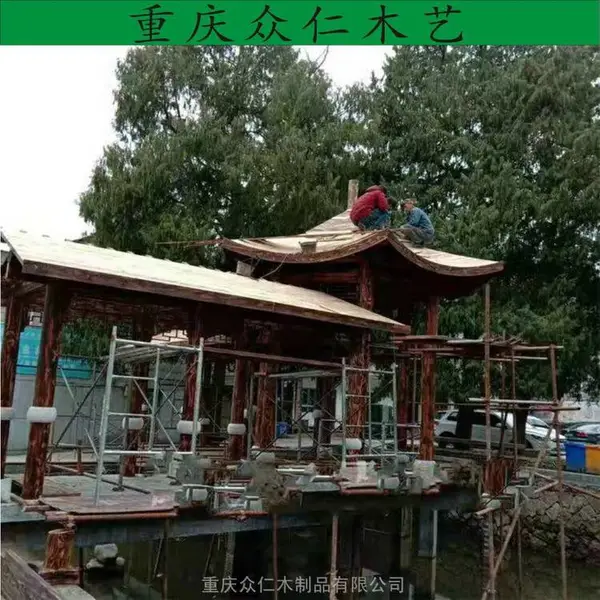 内江户外碳化木仿古长廊 琉璃瓦扇形长廊 公园茅草长廊车施工安装 众仁木艺