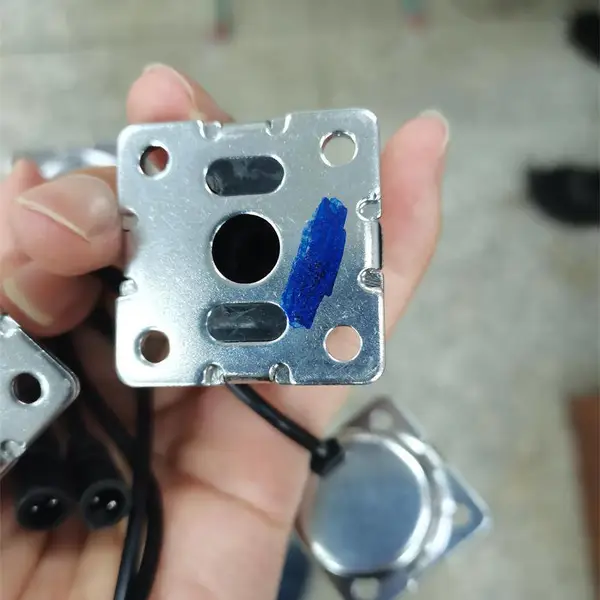 智能马桶电磁阀防水低压注塑