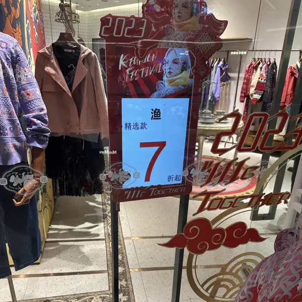 商业商场购物中心商铺双杆落地电子POP展牌液晶屏电子触摸视频广告牌