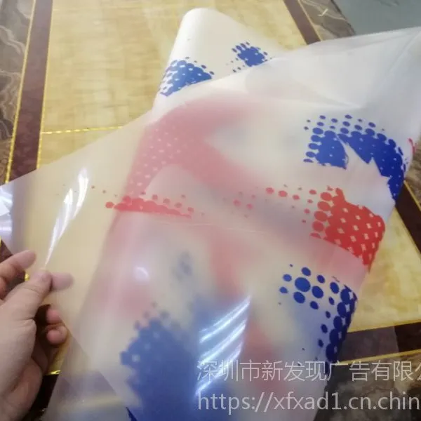 布吉工厂生产的UV彩白彩贴纸 饱和度高透光性好 画面清晰细腻 新发现喷绘