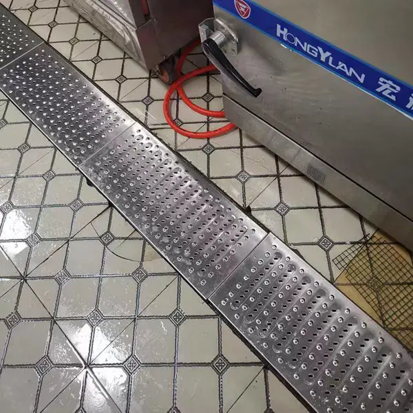 ѧУ����ˮ���ǰ��Ʒ�����ˮ���Ӷ���295��һ���׹��ǰ�