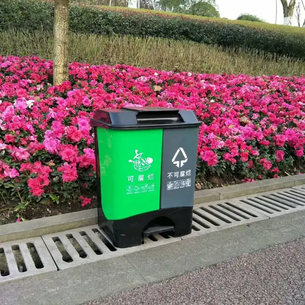 成都/重庆大渡口/江北/  渝中区新型环保塑料垃圾桶/救生艇，240L塑料托盘定制