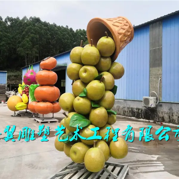 一座创意美丽的玻璃钢悬空仿真梨子造型雕塑惊到你吗