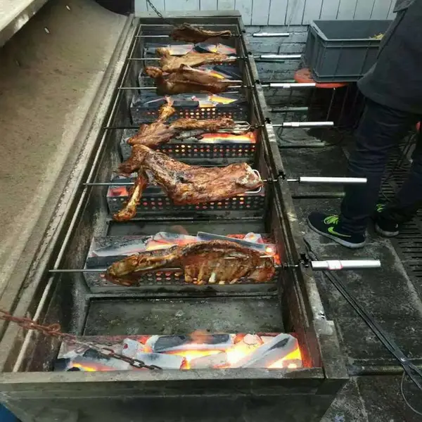 乌鲁木齐无烟烤肉炉价格黑金刚烤肉串炉质优价廉大串羊肉烧烤炉烤全羊炉哪有卖
