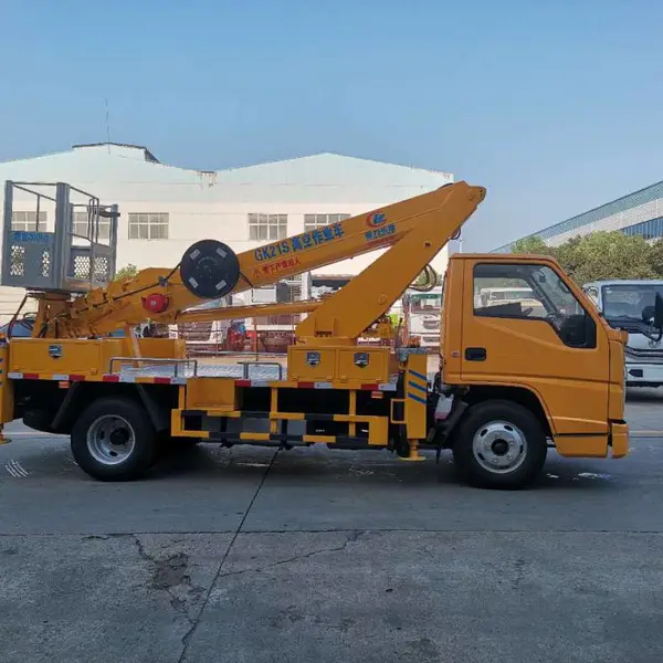 东风路灯维修车伸缩臂高空作业车价钱