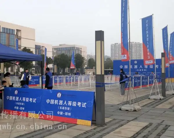 郑州 展架制作易拉宝、促销台、海报架、X展架、门型架、丽屏架、道旗