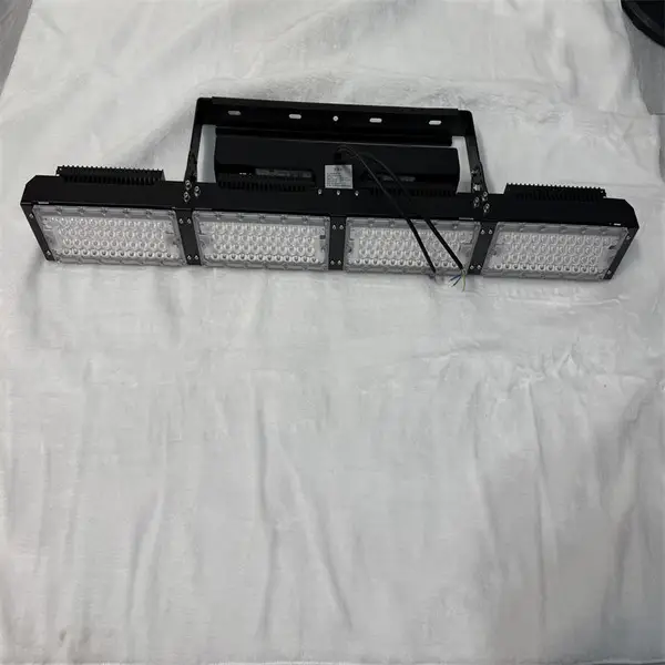 芯鹏达 400W 板式投光灯 高光效偏光设计 220V IP65 防眩光球场工程灯
