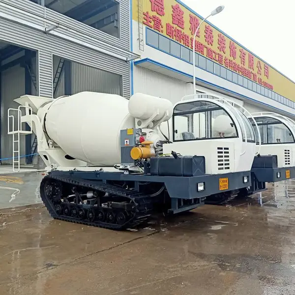 山东久邦生产履带罐车 江西用履带式混凝土搅拌车 小型2方注浆机